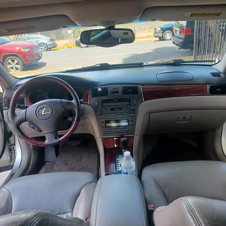 2002 Lexus LS 3rd Gen - Image 6 of 10