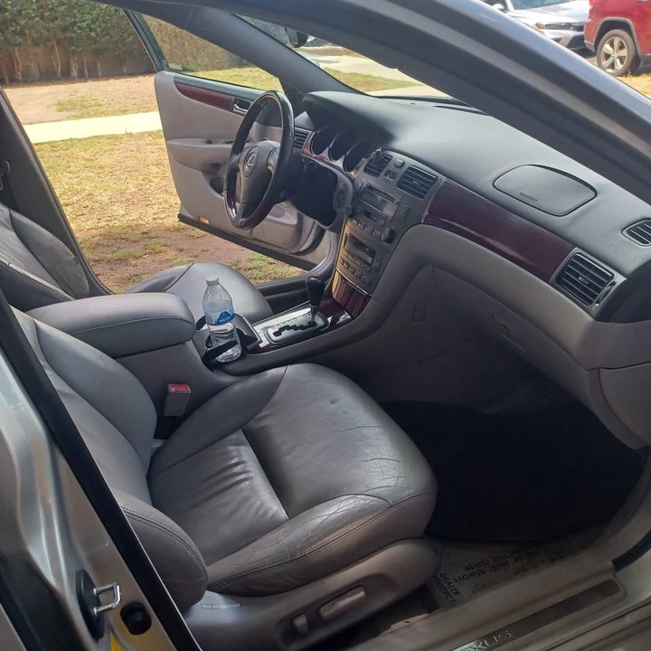 2002 Lexus LS 3rd Gen - Image 5 of 10
