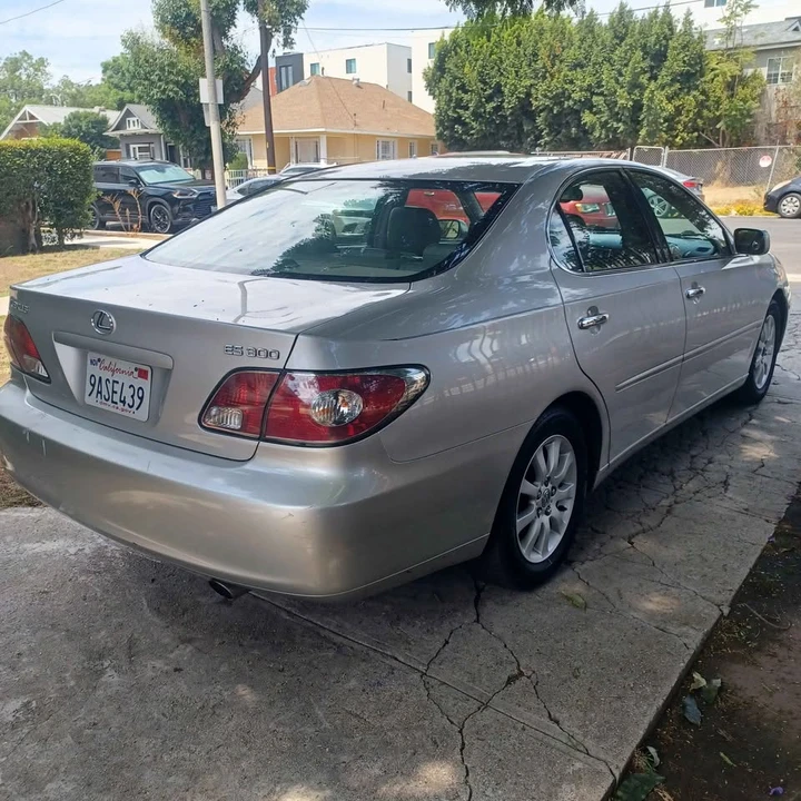 2002 Lexus LS 3rd Gen - Image 4 of 10