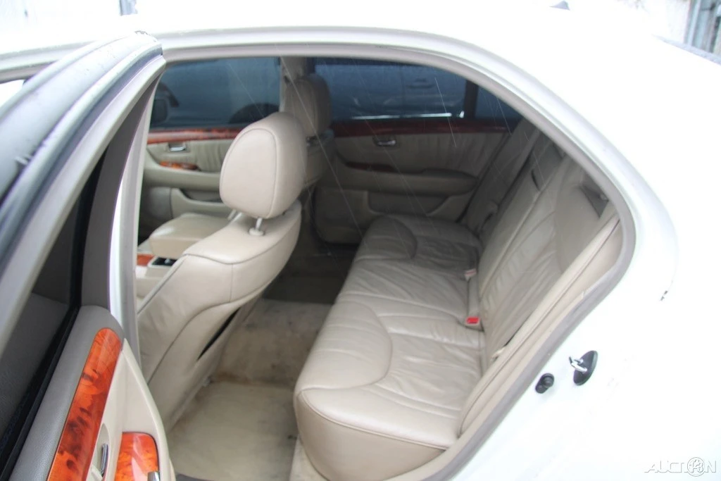2002 Lexus LS 3rd Gen - Image 19 of 21