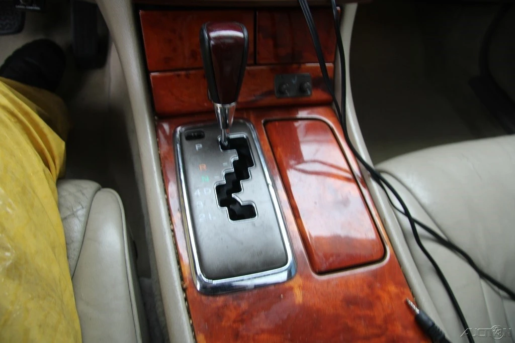 2002 Lexus LS 3rd Gen - Image 17 of 21