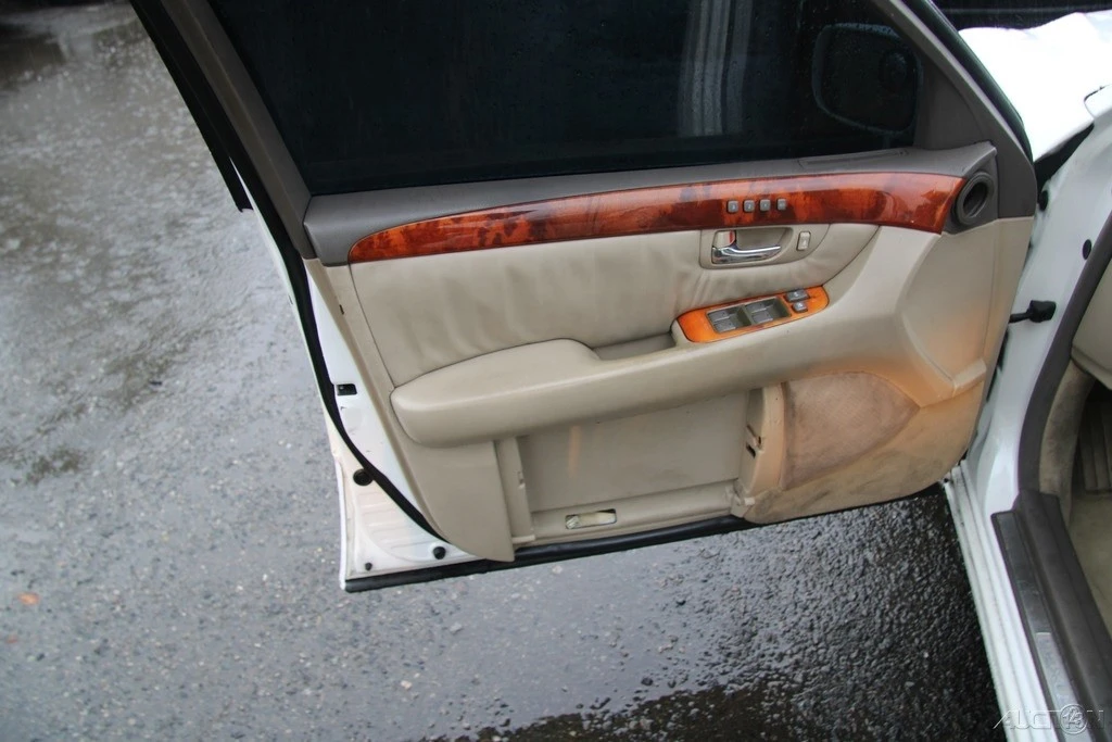 2002 Lexus LS 3rd Gen - Image 11 of 21