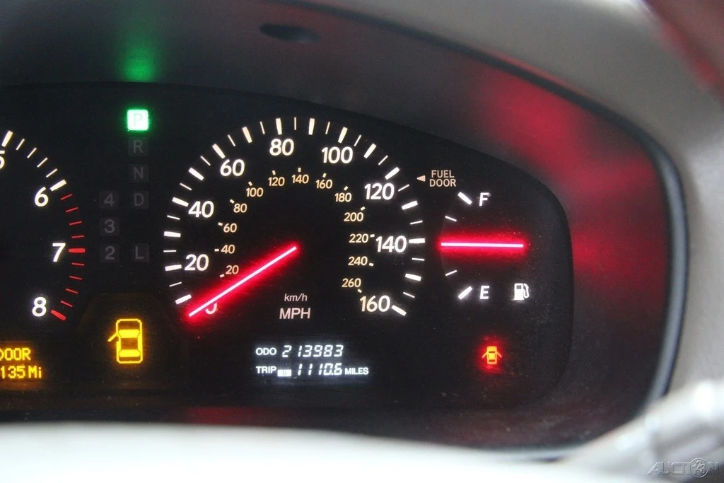 2002 Lexus LS 3rd Gen - Image 15 of 21