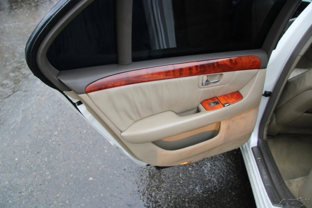 2002 Lexus LS 3rd Gen - Image 18 of 21