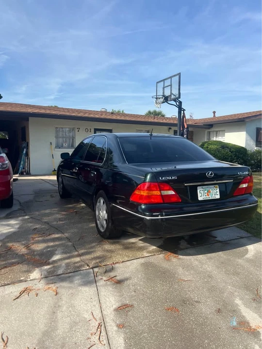 2002 Lexus LS 3rd Gen - Image 6 of 13