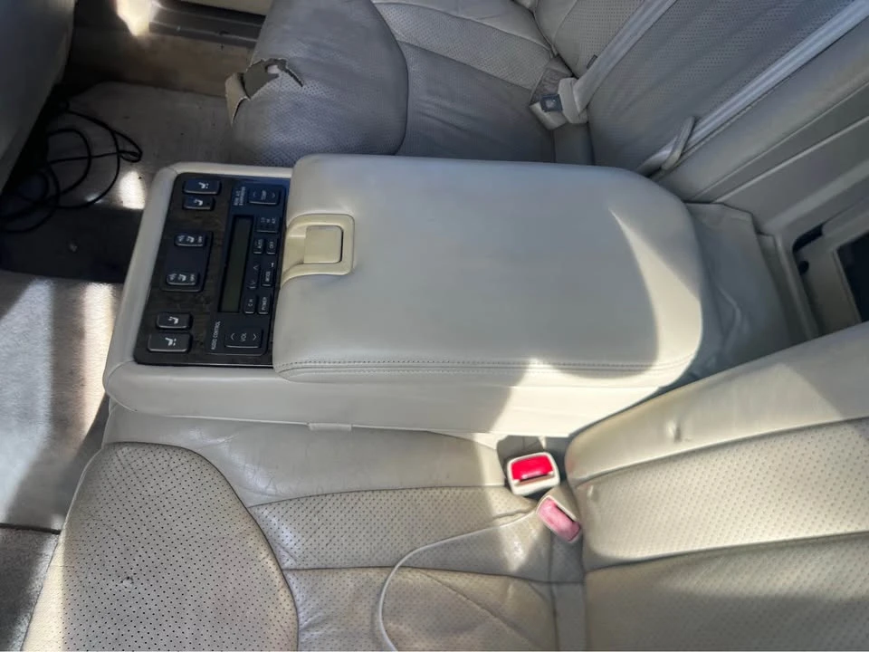 2002 Lexus LS 3rd Gen - Image 9 of 13