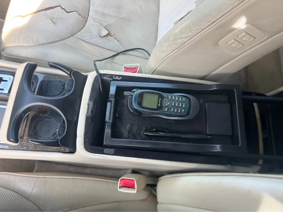 2002 Lexus LS 3rd Gen - Image 10 of 13