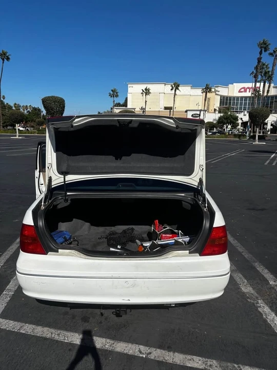 2002 Lexus LS 3rd Gen - Image 9 of 10