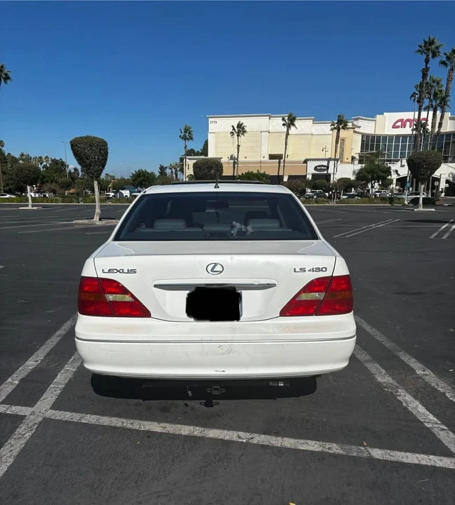 2002 Lexus LS 3rd Gen - Image 3 of 10