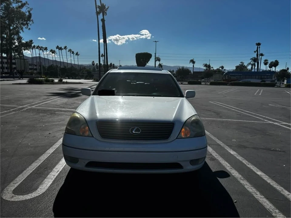 2002 Lexus LS 3rd Gen - Image 5 of 10