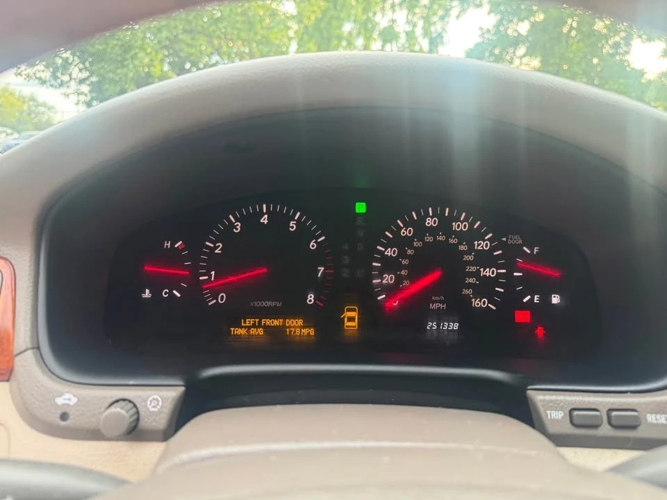 2002 Lexus LS 3rd Gen - Image 12 of 15