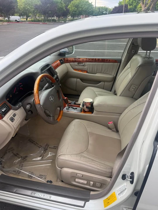 2002 Lexus LS 3rd Gen - Image 9 of 15
