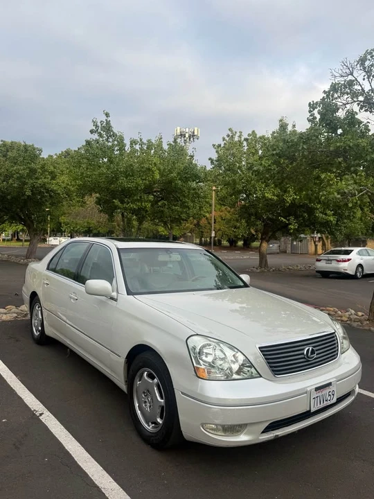 2002 Lexus LS 3rd Gen - Image 7 of 15