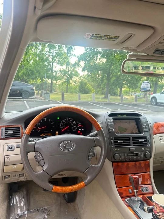 2002 Lexus LS 3rd Gen - Image 11 of 15