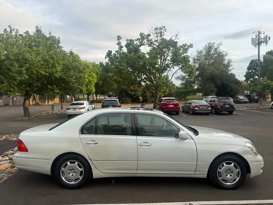 2002 Lexus LS 3rd Gen - Image 6 of 15