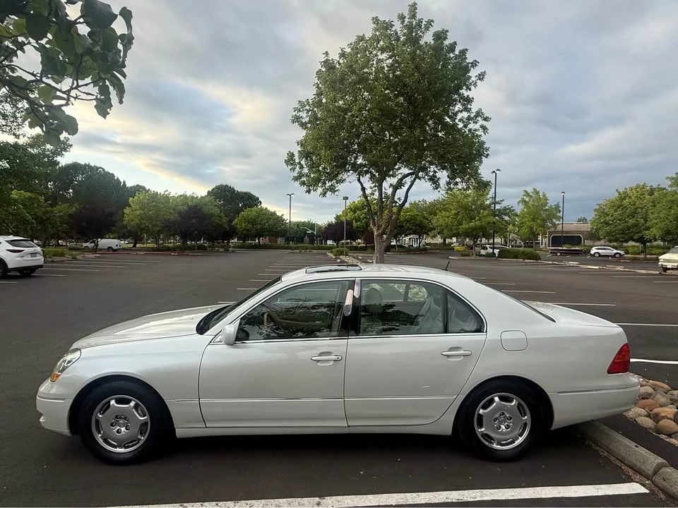 2002 Lexus LS 3rd Gen - Image 3 of 15