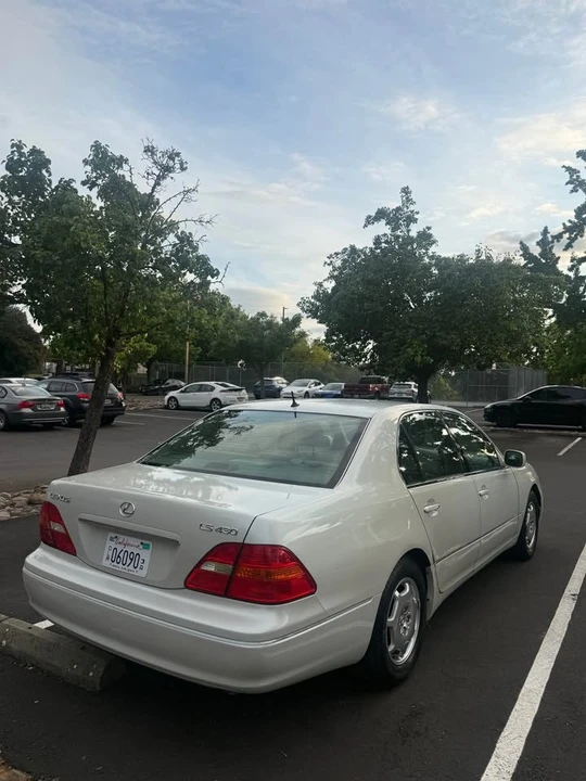 2002 Lexus LS 3rd Gen - Image 5 of 15