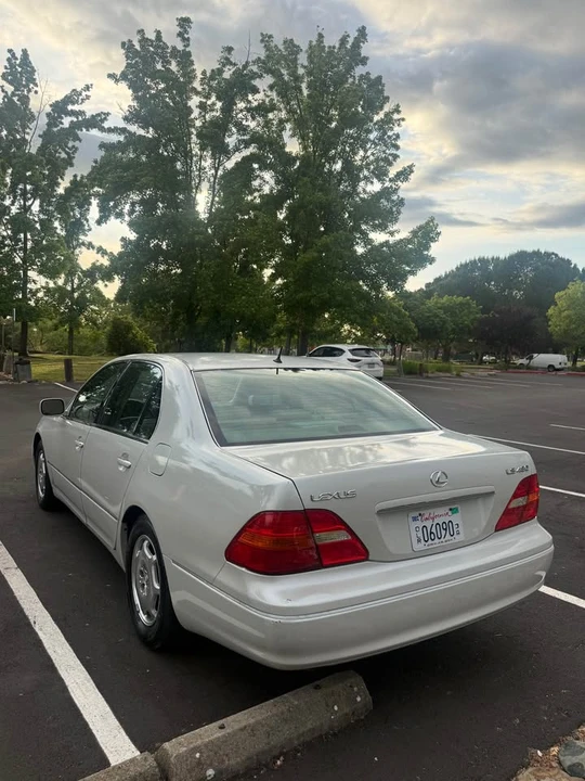 2002 Lexus LS 3rd Gen - Image 4 of 15