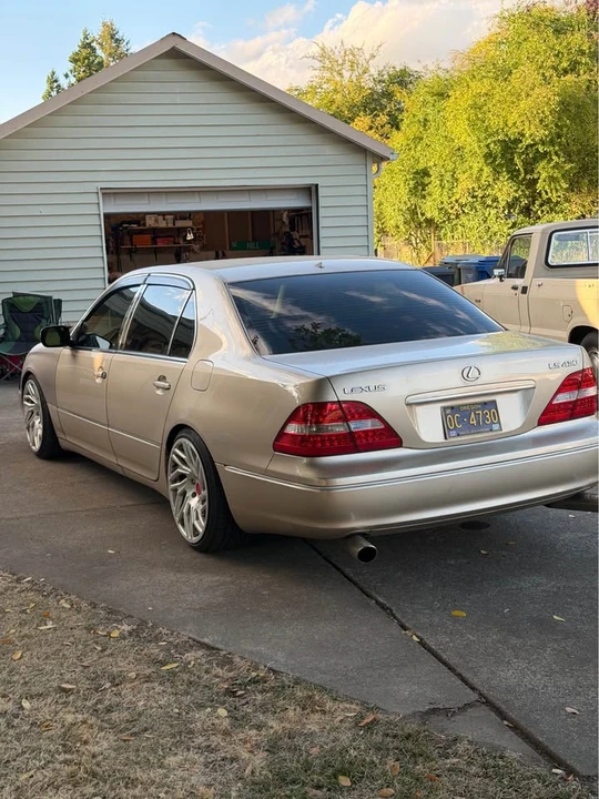 2002 Lexus LS 3rd Gen - Image 3 of 9