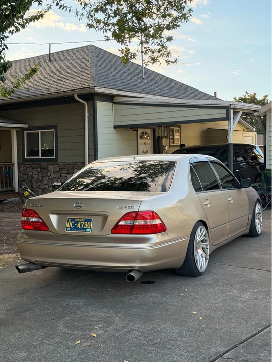 2002 Lexus LS 3rd Gen - Image 4 of 9