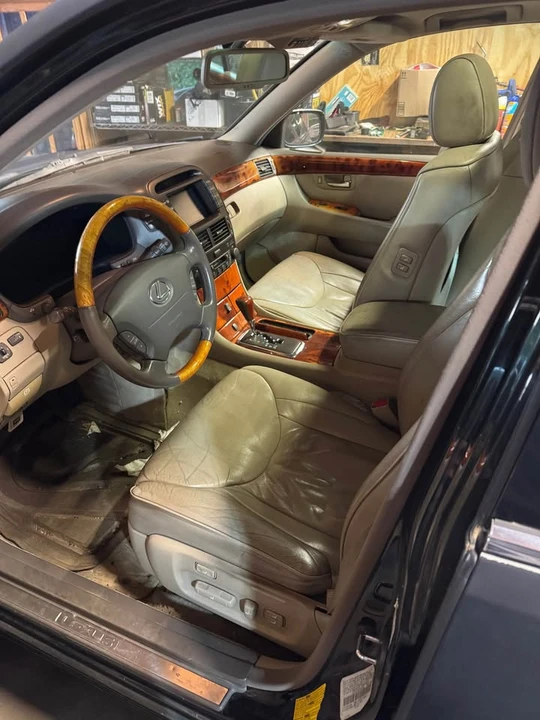 2002 Lexus LS 3rd Gen - Image 6 of 9