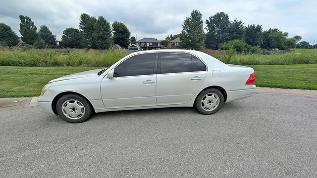 2002 Lexus LS 430 Sedan 4D