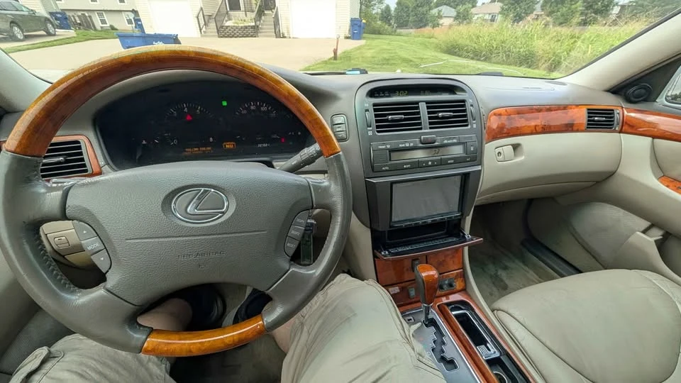 2002 Lexus LS 3rd Gen - Image 16 of 16