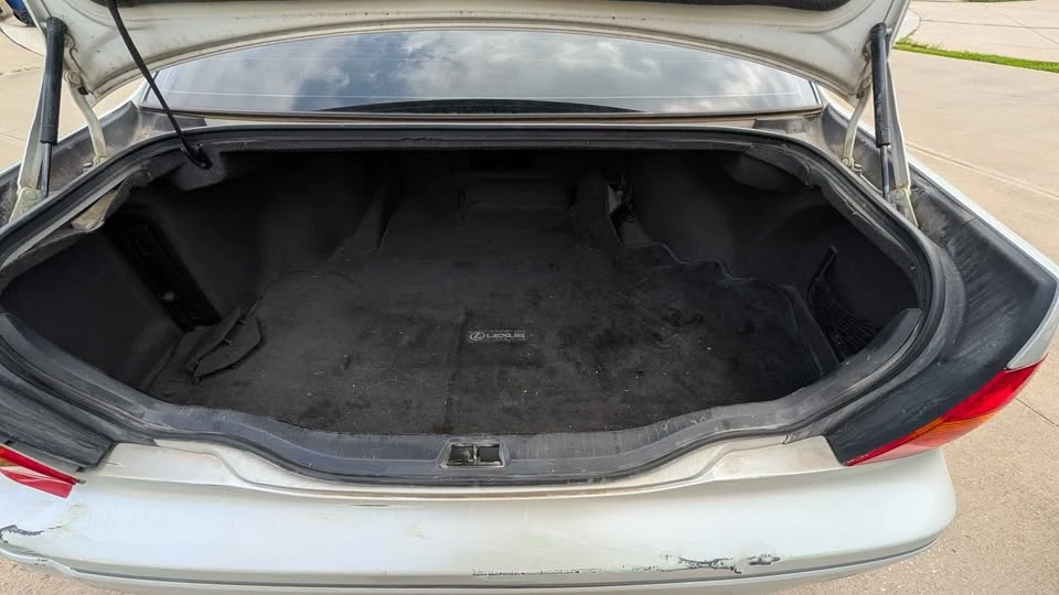 2002 Lexus LS 3rd Gen - Image 14 of 16