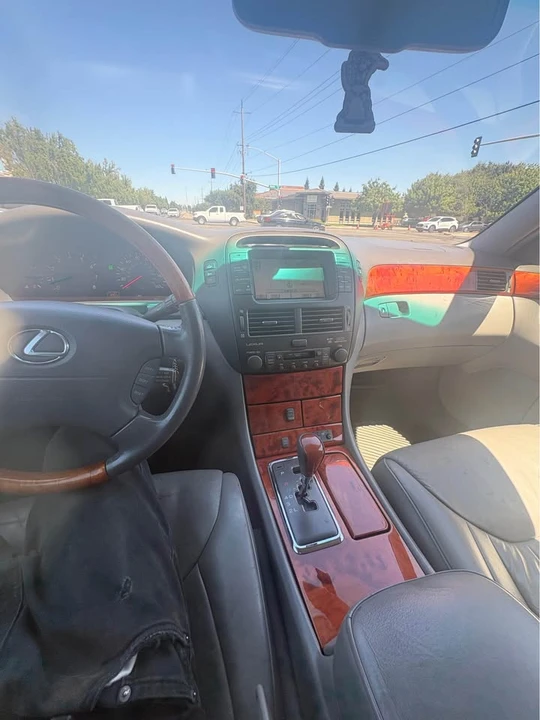 2002 Lexus LS 3rd Gen - Image 2 of 10