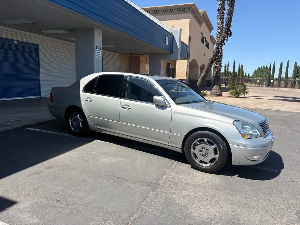 2002 Lexus LS 3rd Gen - Image 6 of 10