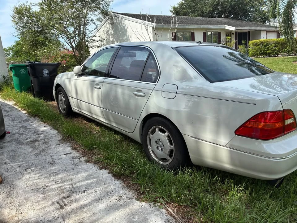 2002 Lexus LS 3rd Gen - Image 6 of 8