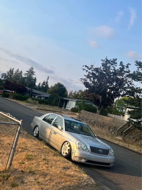 2002 Lexus LS 3rd Gen - Image 2 of 8