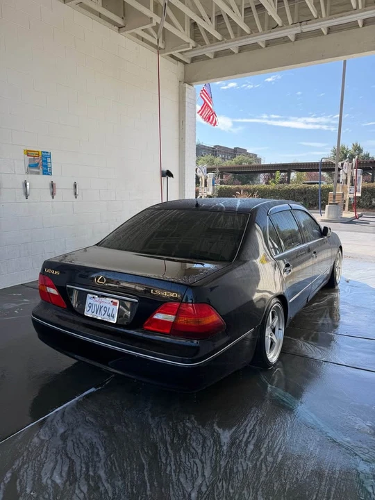 2002 Lexus LS 3rd Gen - Image 11 of 12