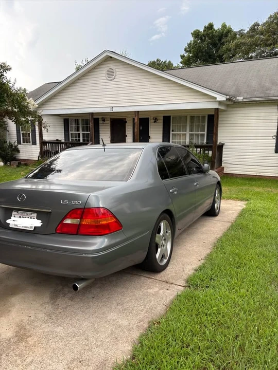 2002 Lexus LS 3rd Gen - Image 3 of 6