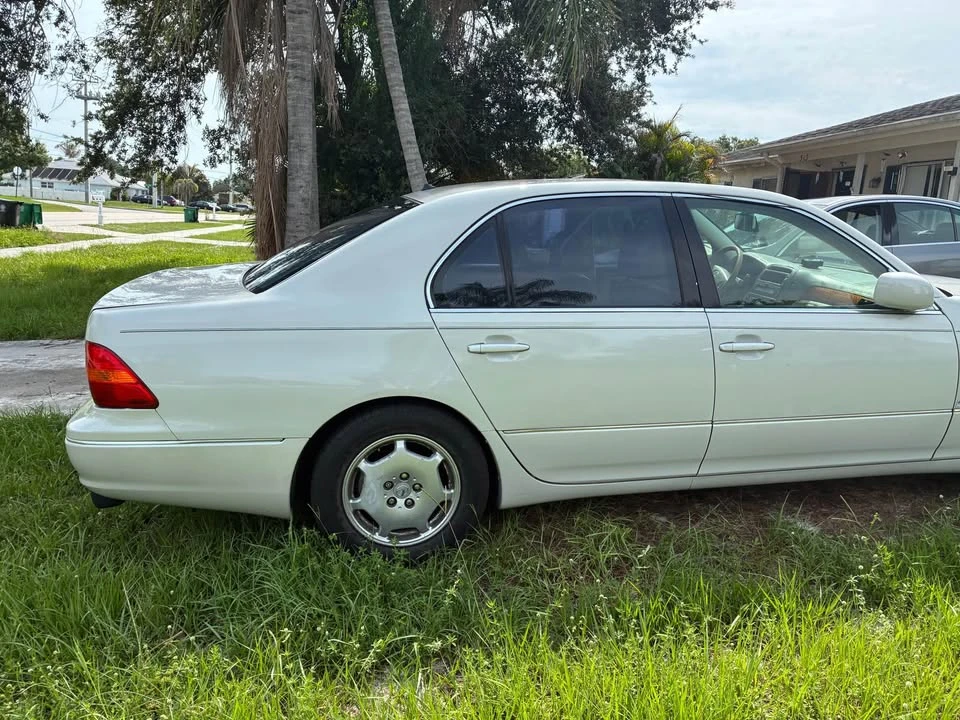 2002 Lexus LS 3rd Gen - Image 7 of 8