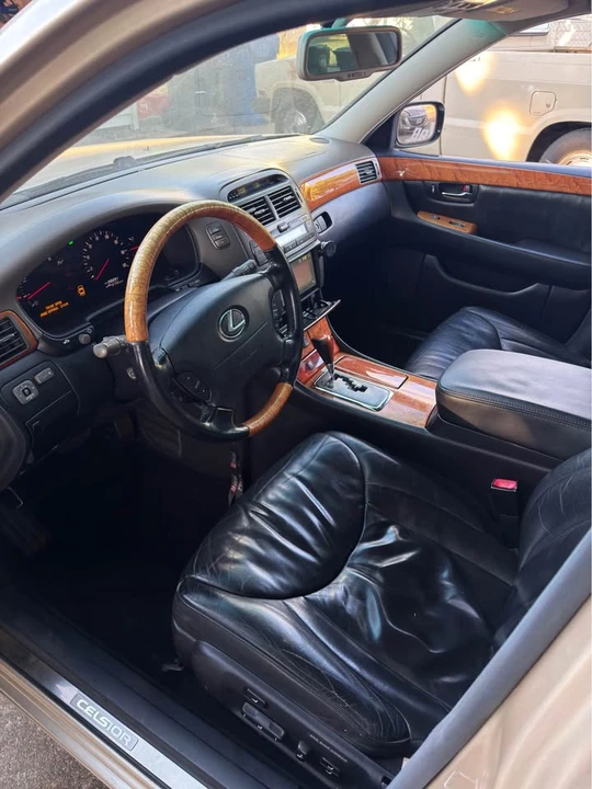 2002 Lexus LS 3rd Gen - Image 5 of 9