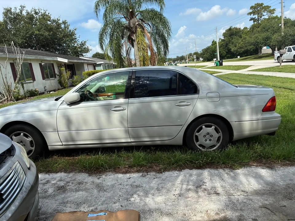 2002 Lexus LS 3rd Gen - Image 4 of 8