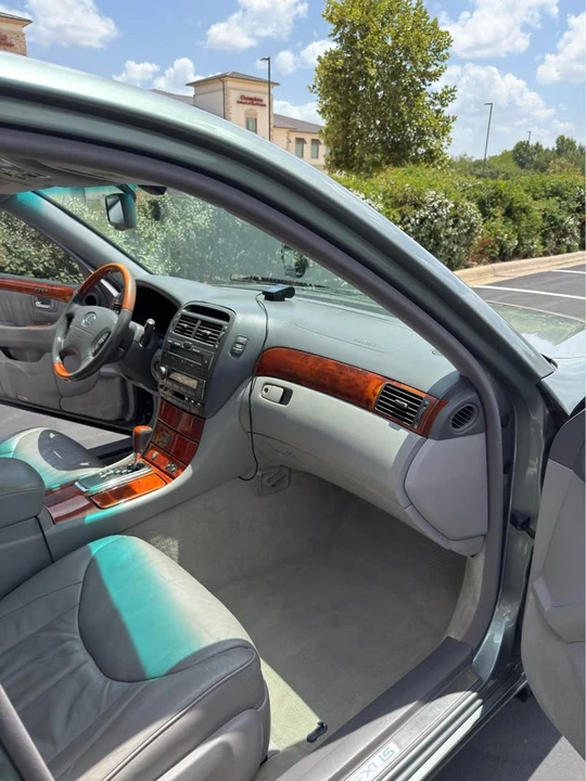 2002 Lexus LS 3rd Gen - Image 17 of 20