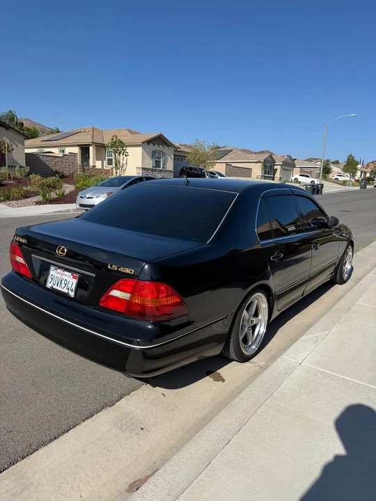 2002 Lexus LS 3rd Gen - Image 3 of 12