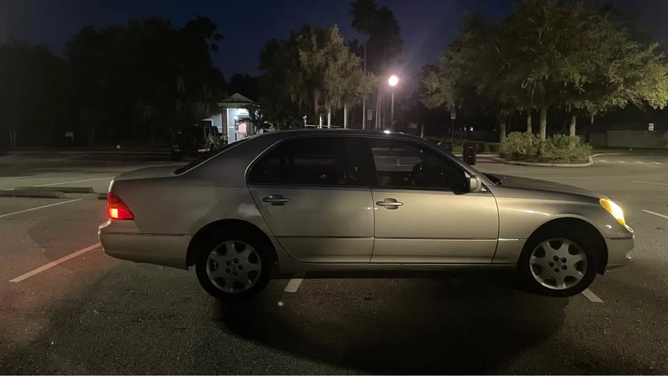 2002 Lexus LS 3rd Gen - Image 6 of 9