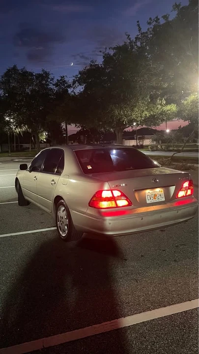 2002 Lexus LS 3rd Gen - Image 4 of 9