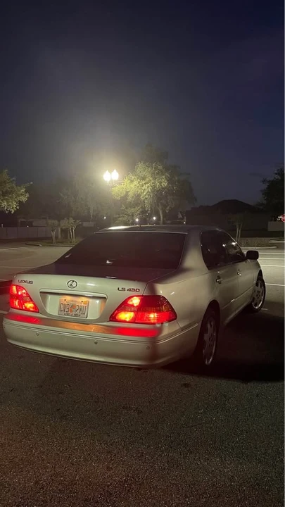 2002 Lexus LS 3rd Gen - Image 5 of 9