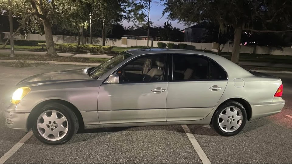 2002 Lexus LS 3rd Gen - Image 3 of 9