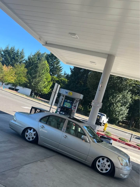 2002 Lexus LS 3rd Gen - Image 6 of 8