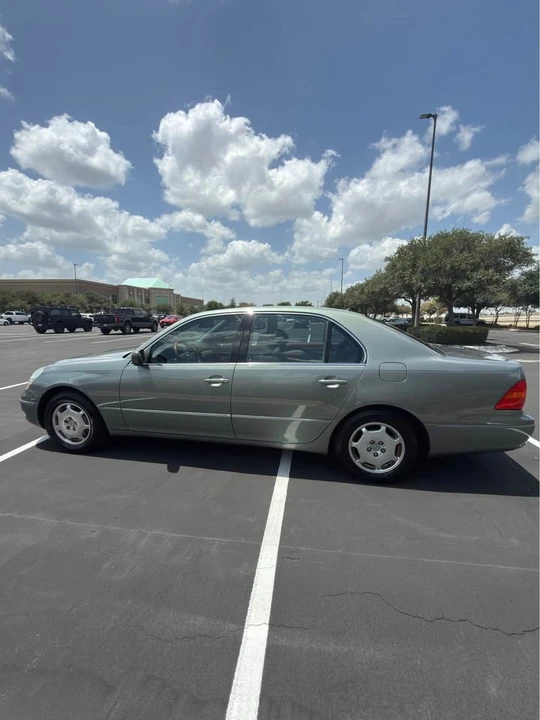 2002 Lexus LS 3rd Gen - Image 6 of 20