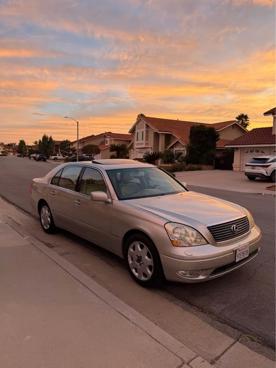 2002 Lexus LS 3rd Gen - Image 3 of 18
