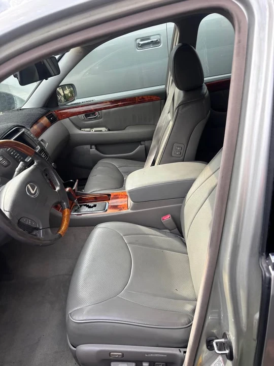 2002 Lexus LS 3rd Gen - Image 10 of 14