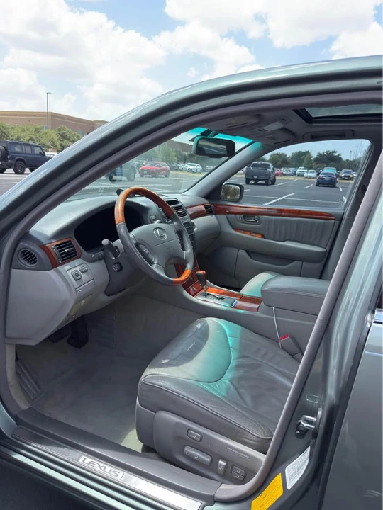 2002 Lexus LS 3rd Gen - Image 12 of 20