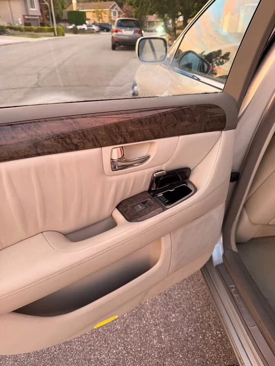 2002 Lexus LS 3rd Gen - Image 18 of 18