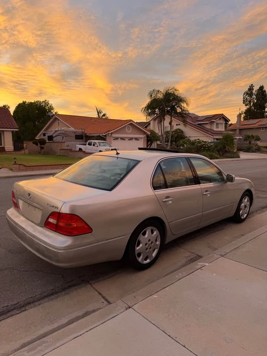 2002 Lexus LS 3rd Gen - Image 4 of 18